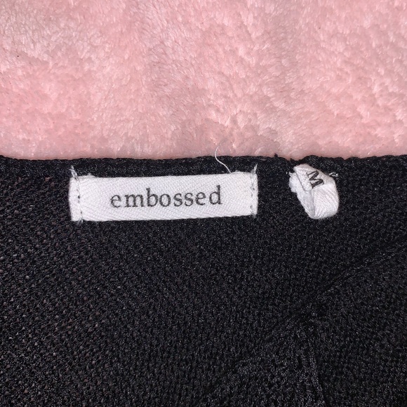 Embossed Cropped Tank Top - Picture 2 of 4